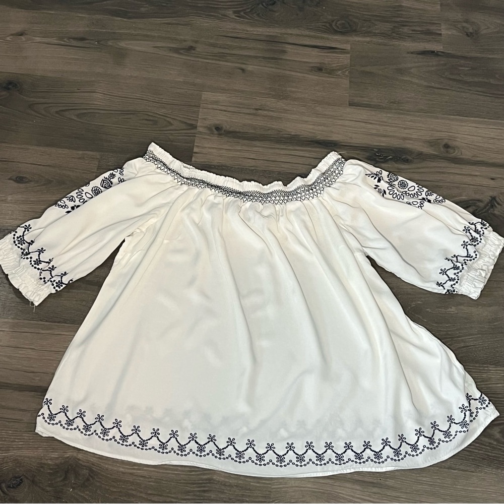 CCX Women, Size XLarge /22 White and Black Off-Shoulder Embroidered Top